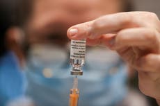 Biden enviará 1 millón de vacunas a farmacias la próxima semana