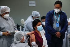 Bolivia inicia clases presenciales y a distancia en pandemia