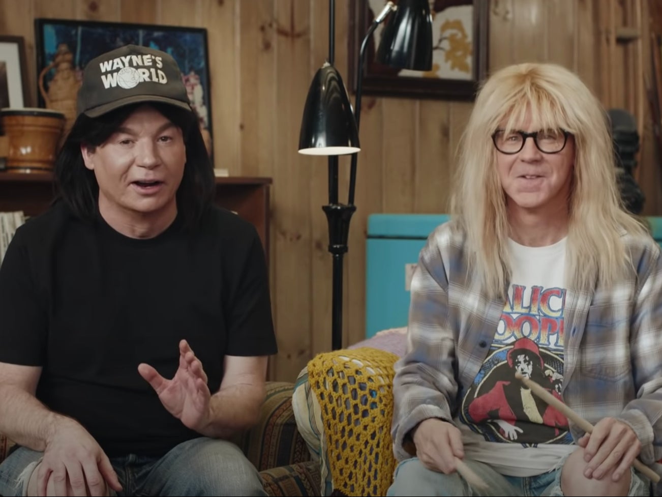 Estrellas de “Wayne’s World” se reúnen para comercial del Super Bowl