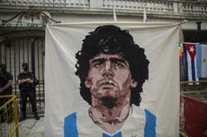 Revelan polémicos mensajes entre médico de Maradona y su psiquiatra