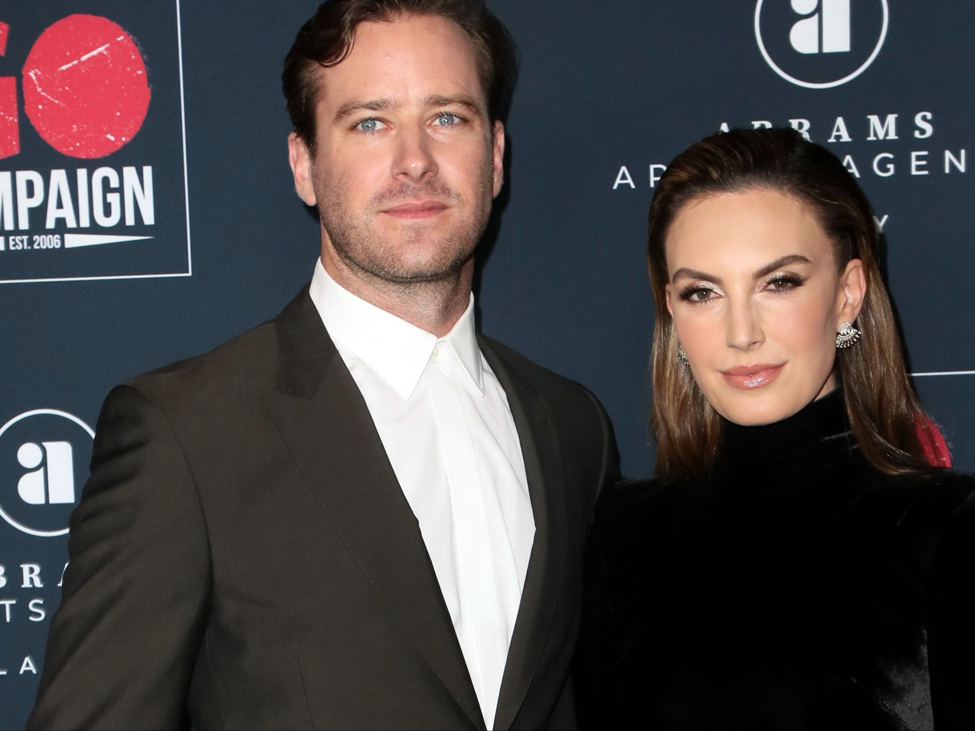 Elizabeth Chambers rompe el silencio sobre escándalo de Armie Hammer y ofrece apoyo a “cualquier víctima de abuso” 