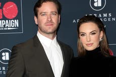 Elizabeth Chambers rompe el silencio sobre escándalo de Armie Hammer y ofrece apoyo a “cualquier víctima de abuso”