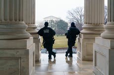 Investigadores recomiendan que oficial del Capitolio que disparó fatalmente a Ashli Babbitt no sea acusado