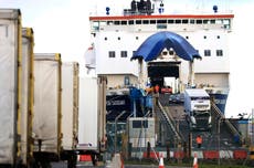 Se retiran de los puertos de Irlanda del Norte funcionarios de la UE tras las amenazas al personal de los leales