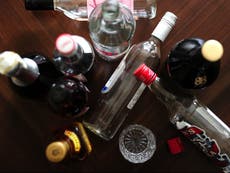 Muertes relacionadas con el alcohol en Reino Unido alcanzaron un récord durante la pandemia, según nuevas estadísticas