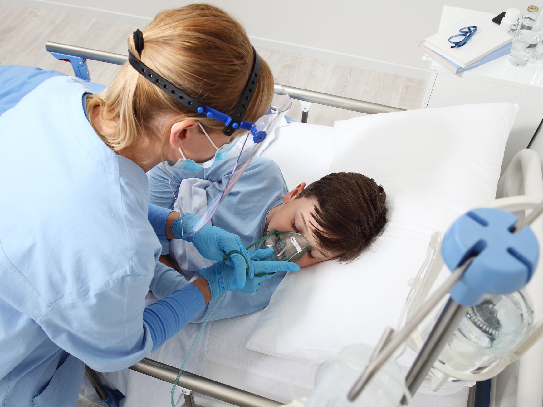 Hospitales de Inglaterra se preparan para recibir niños con una rara enfermedad provocada por el COVID-19