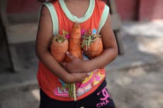 Dura vida para mujeres que cocinan en ollas comunes de Perú