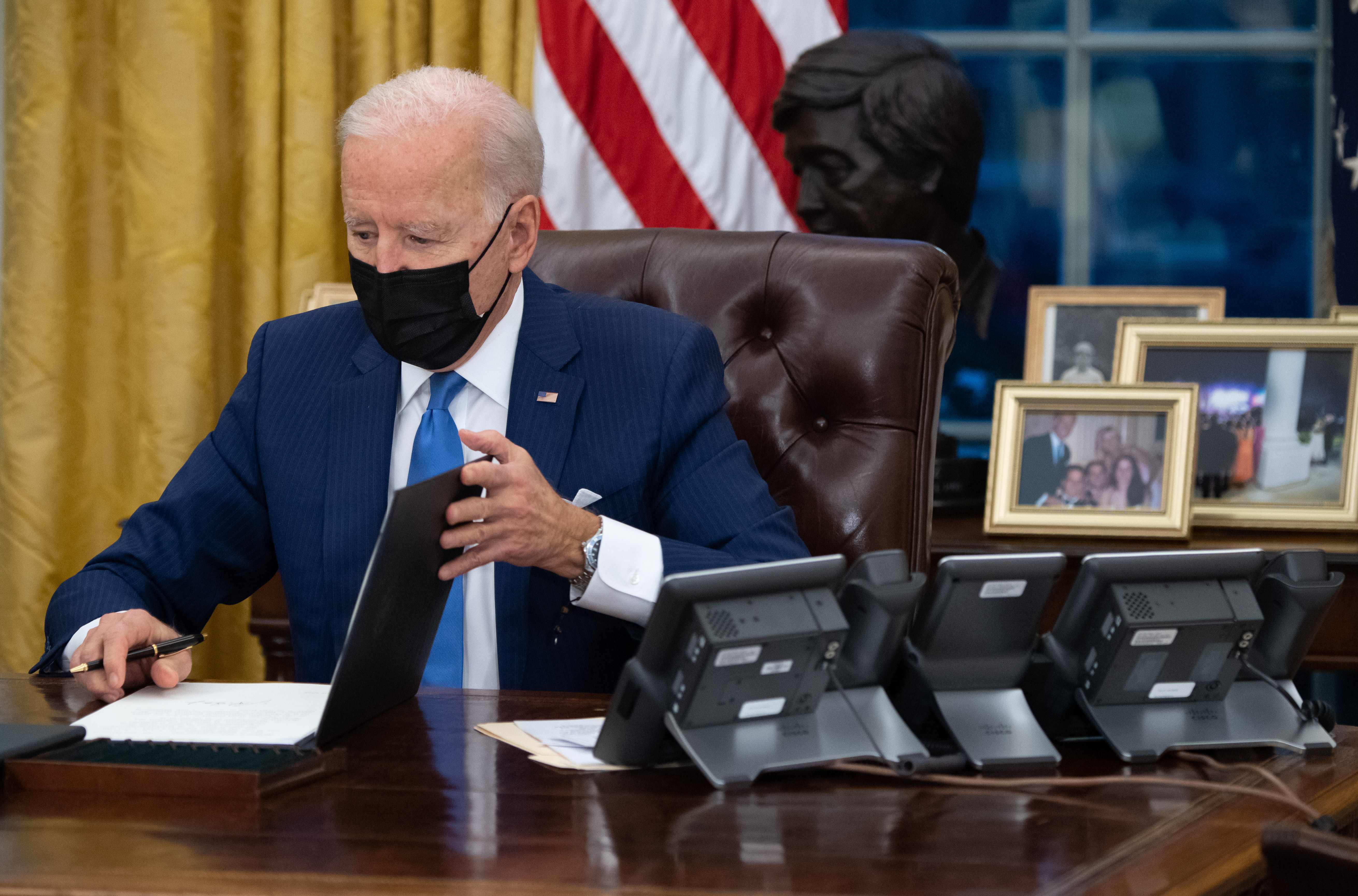 Biden firma una orden para “deshacer” las separaciones familiares