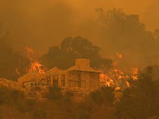Australia insta a miles a abandonar el encierro por el COVID mientras los incendios forestales amenazan a Perth