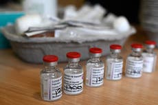 Oxford prevé producir para otoño vacunas contra nuevas variantes de COVID
