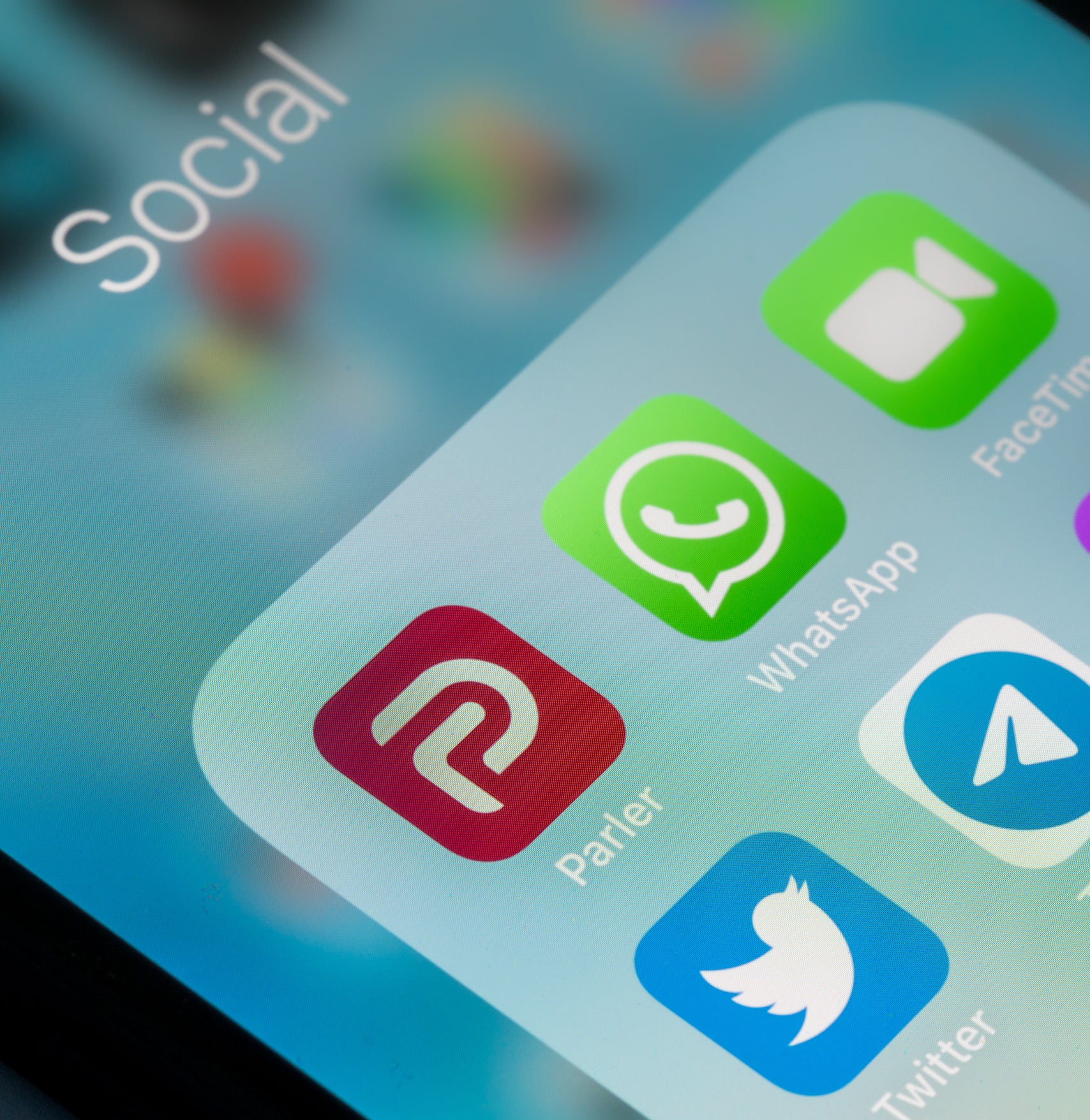 El CEO de Parler asegura haber sido despedido por la principal donante republicana Rebekah Mercer