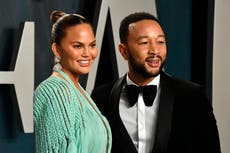 Chrissy Teigen recuerda a su hijo con emotivo video mientras se prepara para cirugía de endometriosis