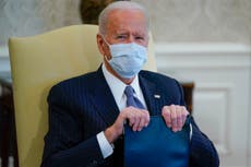 Los demócratas presionan a Biden para que cancele $50.000 en deuda de préstamos estudiantiles