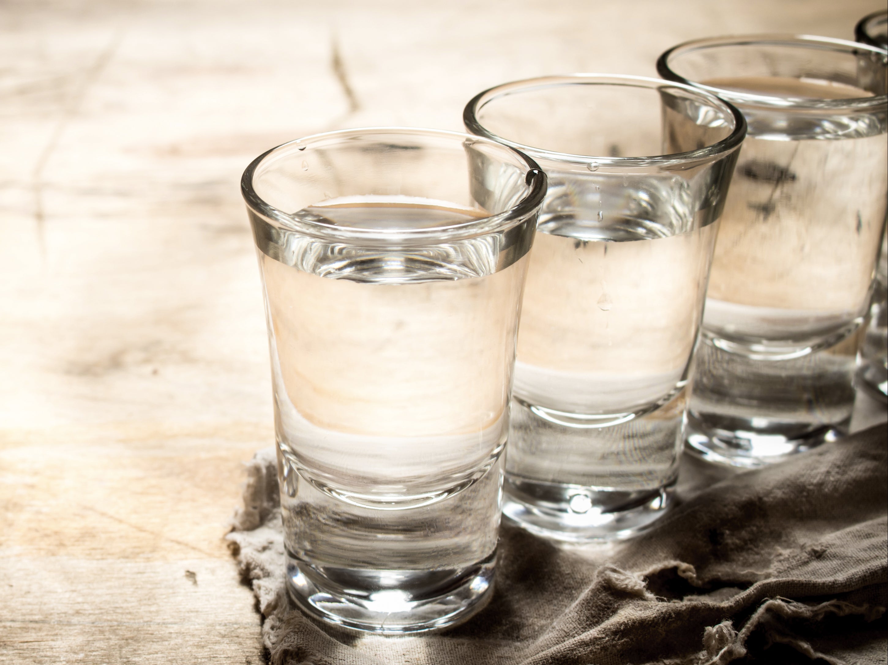 Ruso de 60 años muere durante transmisión en vivo de YouTube tras beber 1.5 litros de vodka