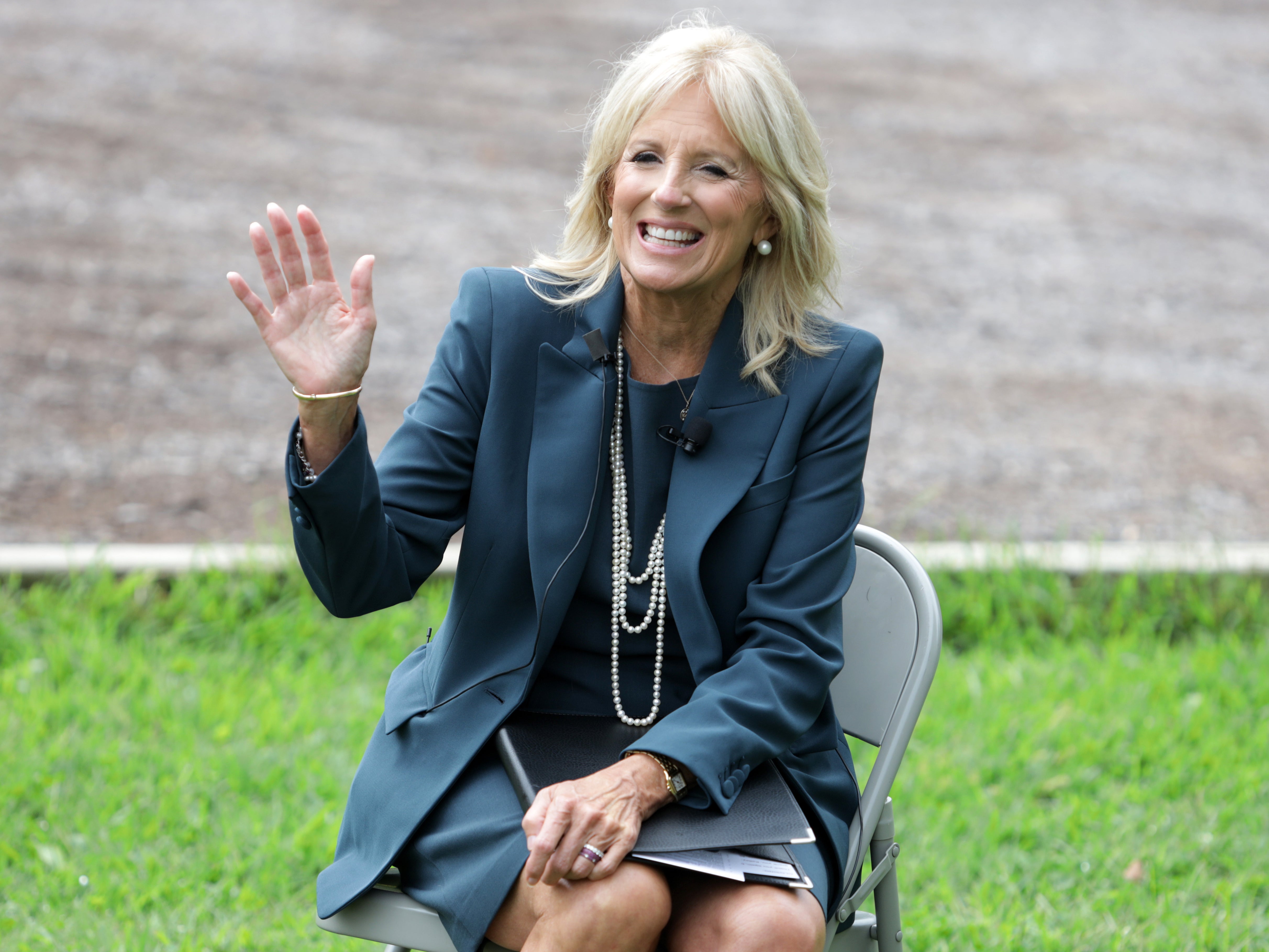 La primera dama Jill Biden aconseja a madres que trabajan en medio de la pandemia: “No estás fallando. Eres fuerte. Eres resistente”