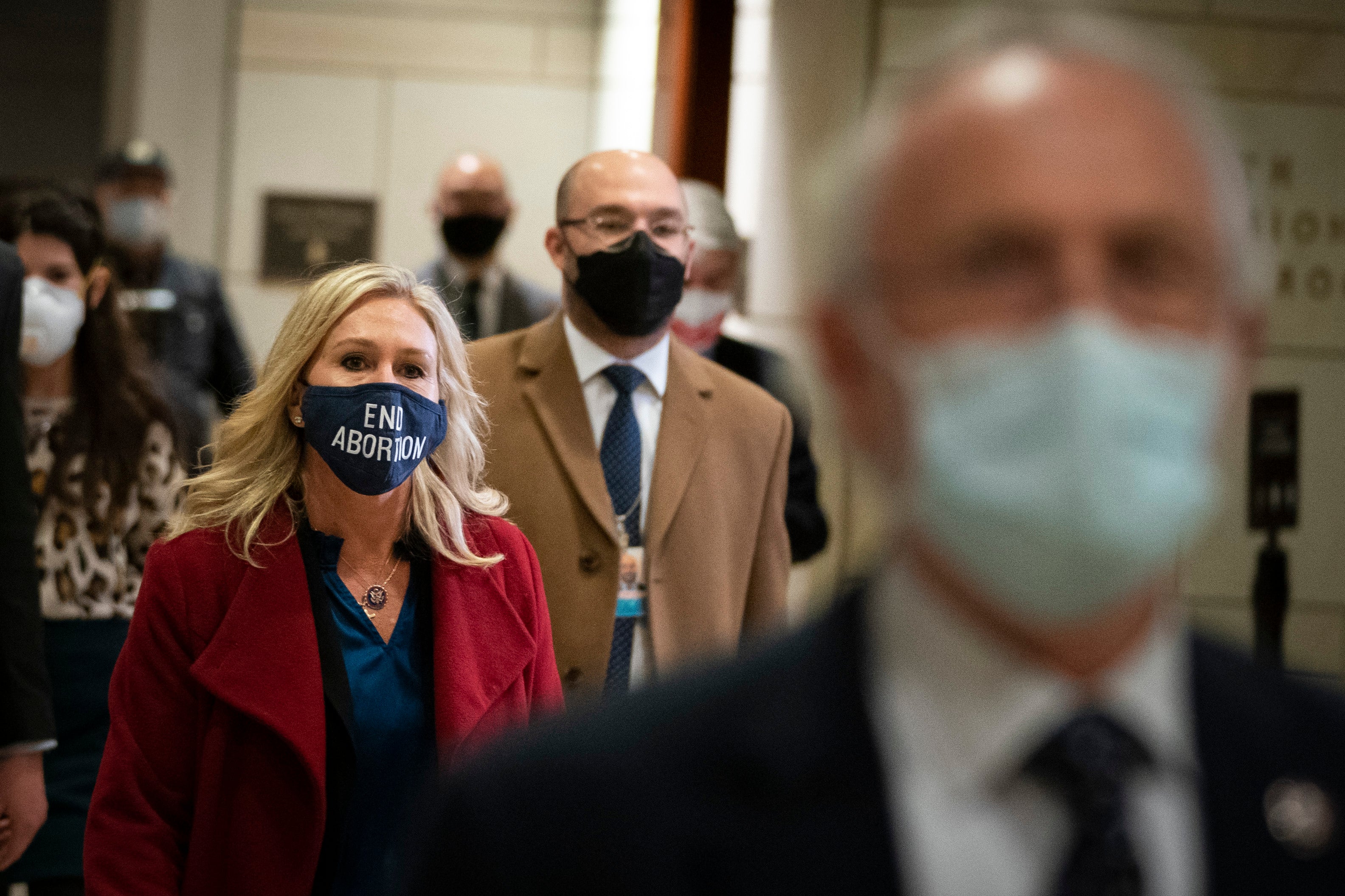 Marjorie Taylor Greene: ¿Cómo llegó a dominar a los republicanos pese a las acusaciones de QAnon?