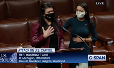 AOC consuela llorando a Rashida Tlaib mientras relata el “trauma” de las amenazas de muerte en el testimonio de disturbios en el Capitolio