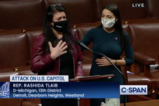 AOC consuela llorando a Rashida Tlaib mientras relata el “trauma” de las amenazas de muerte en el testimonio de disturbios en el Capitolio