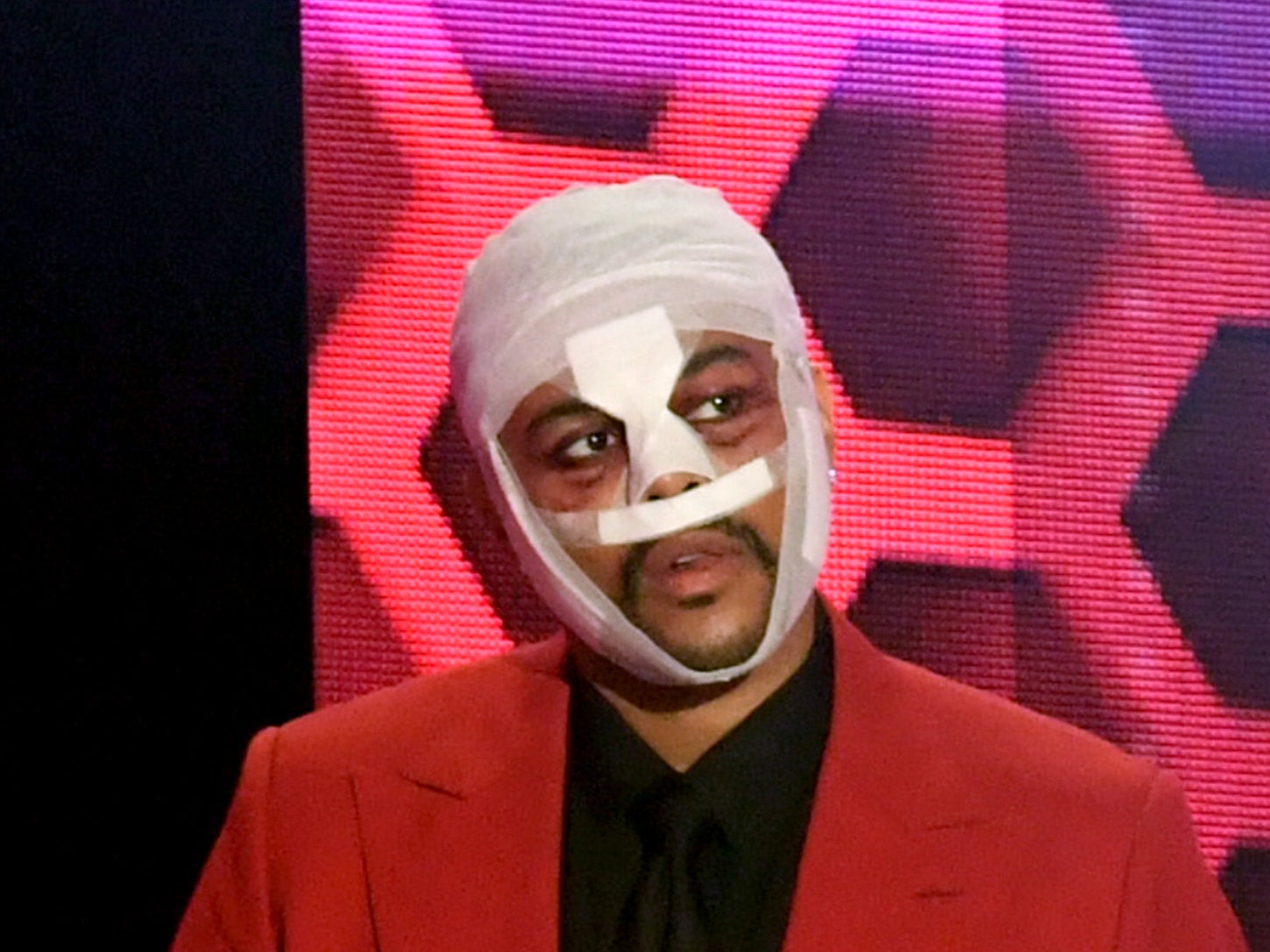 The Weeknd finalmente explica el significado de sus vendajes