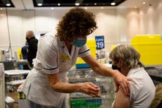 Nuevos datos muestran que las vacunas COVID son “extremadamente seguras”