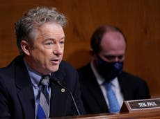Senador demócrata exige al escéptico de COVID, Rand Paul, que use una máscara en el Senado