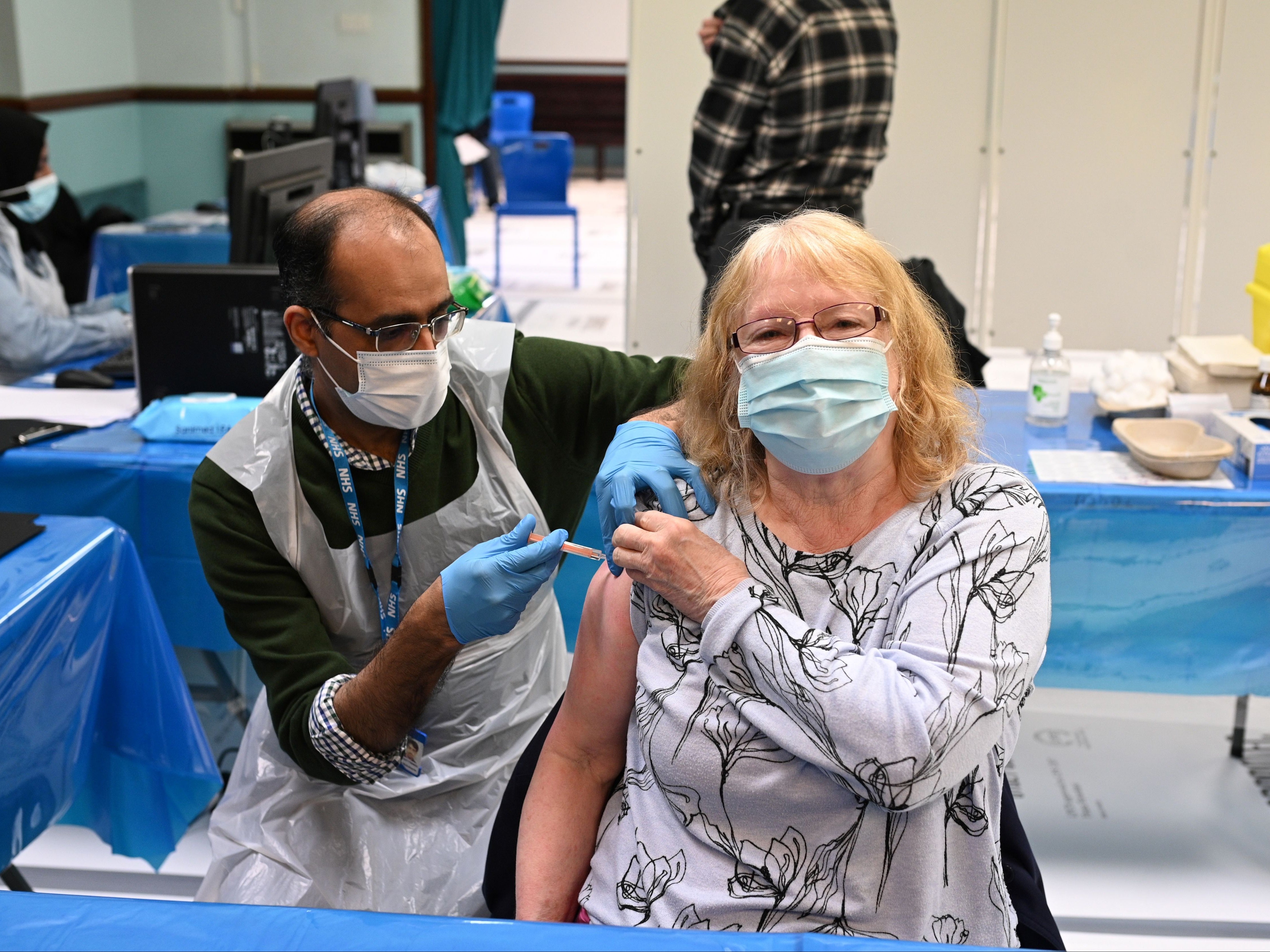 La vacuna de AstraZeneca sigue siendo eficaz contra la variante del Reino Unido, muestra un nuevo estudio