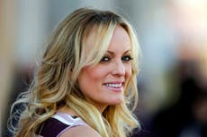 Stormy Daniels se burla de Trump y dice que está en contacto con fiscales que investigan a Trump Org