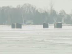 Decenas de personas son rescatadas tras quedar varadas en el hielo del lago Michigan