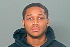 Arrestan y extraditan a adolescente acusado de asesinar a un joven en un centro comercial de Wisconsin