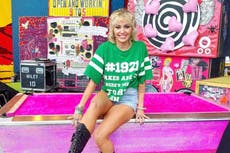 Super Bowl 2021: Miley Cyrus cubre a Blondie y se presenta con Billy Idol y Joan Jett durante TikTok Tailgate