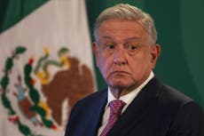 AMLO ve con buenos ojos fusión de Televisa y Univision