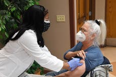 Estados Unidos administra más de 4 millones de vacunas COVID a los más vulnerables: “Estamos en el camino hacia la protección”