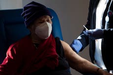 COVID: Maestros en Italia se resisten a recibir la vacuna de AstraZeneca