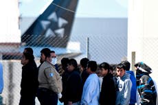 ICE desafía a Biden y deporta a niños solicitantes de asilo a Haití mientras enfrenta el caos político