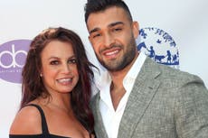 Novio de Britney Spears llama al papá de la cantante un “completo idiota” tras “desgarrador” documental