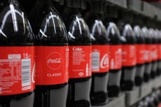 Coca-Cola dice que venderá refrescos en botellas 100% recicladas en Estados Unidos
