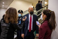 Senadores reaccionan a impactante video del asalto al Capitolio mientras discuten juicio político de Trump
