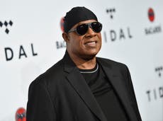 Stevie Wonder se mudará a Ghana permanentemente debido al racismo en EE.UU.
