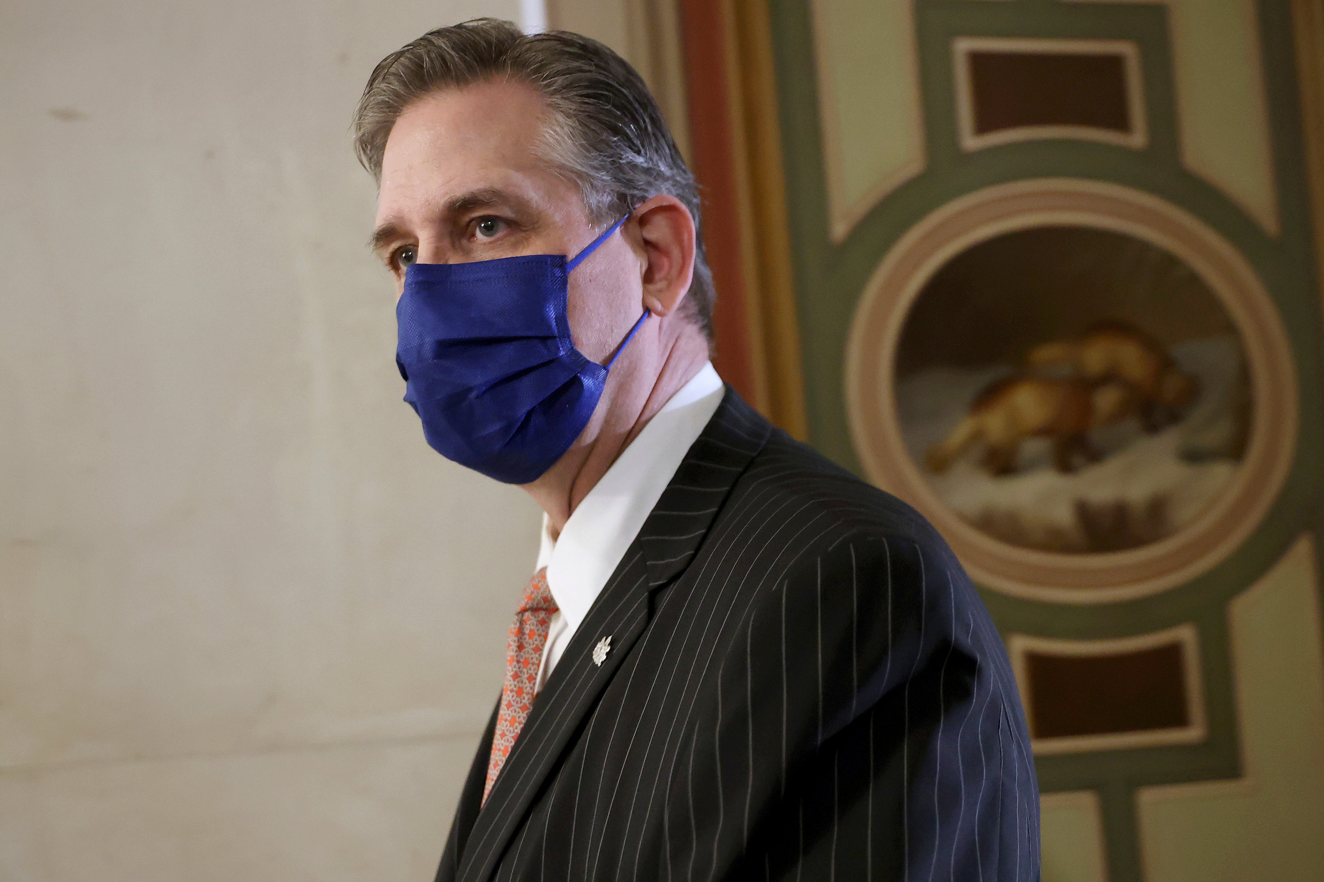 Abogado de Trump admite que cambió su estrategia de último minuto en el inicio del juicio político