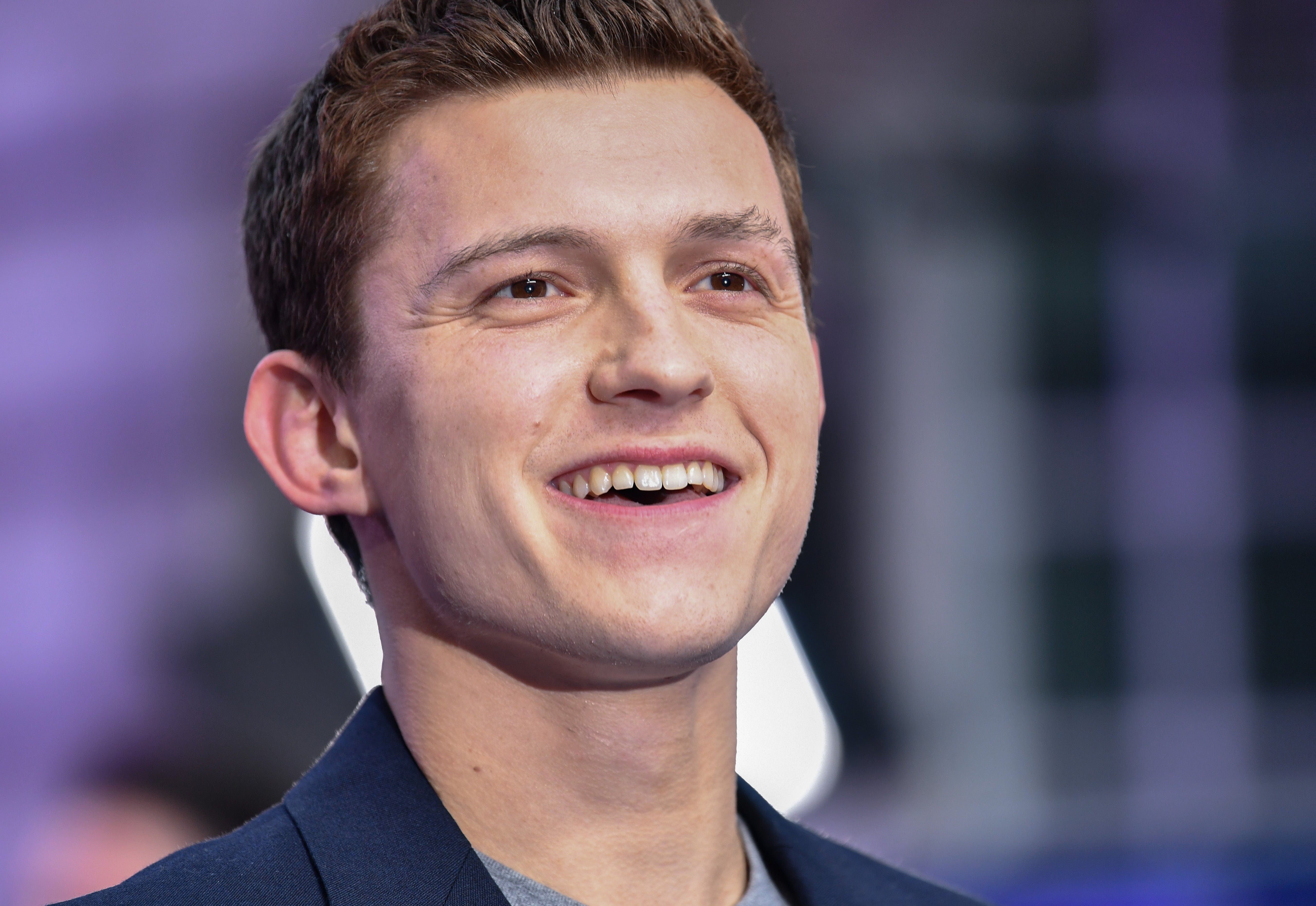 Tom Holland dice que está preocupado por la “pobre chica” con la que “romperá” en el futuro