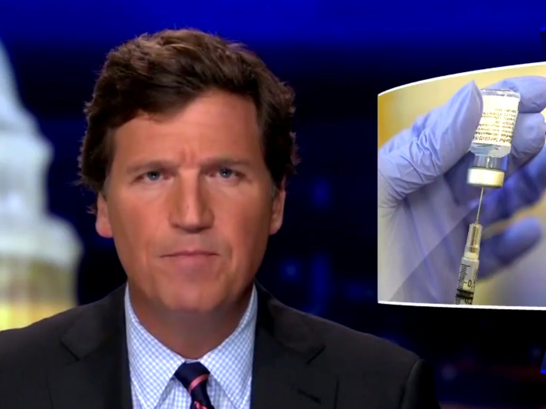 Tucker Carlson dice que las autoridades estadounidenses “mintieron” sobre las vacunas COVID 