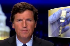 Tucker Carlson dice que las autoridades estadounidenses “mintieron” sobre las vacunas COVID