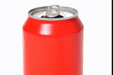 Todo el COVID-19 del mundo podría caber dentro de una lata de 330 ml, calcula un matemático