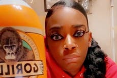Mujer que se puso Gorilla Glue en el cabello viaja a Los Ángeles para ser operada