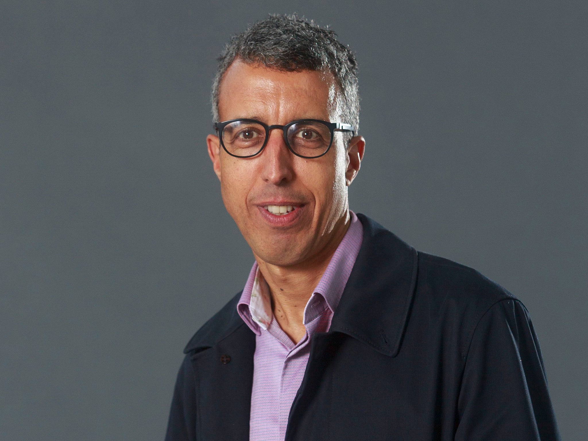 BBC rompe su propia regla de diversidad después de despedir al director editorial Kamel Ahmed