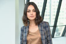Mila Kunis aclara la polémica sobre bañar a sus hijos hasta que vea suciedad en ellos
