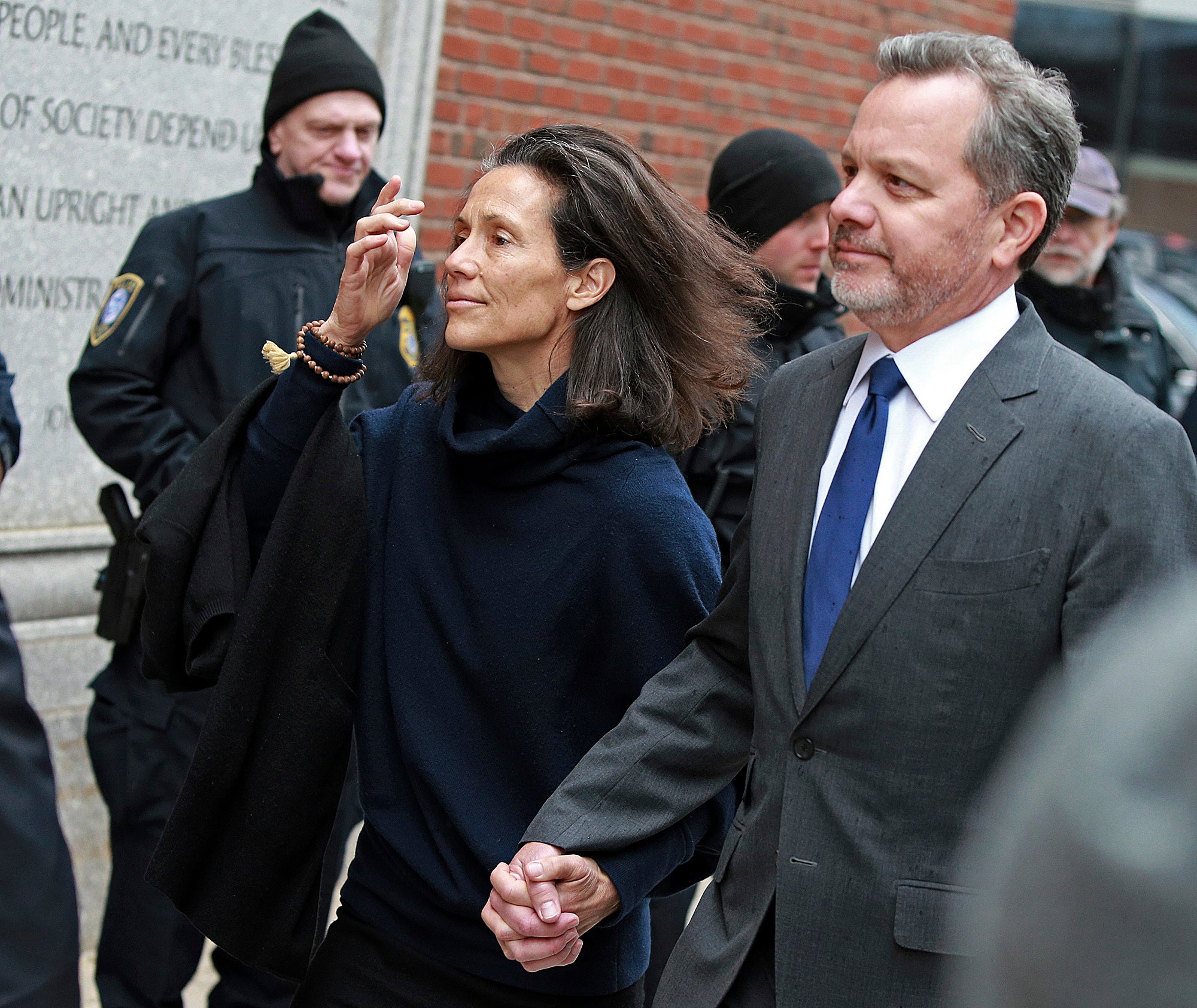 Exsocio del cantante Bono, de U2, se declara culpable tras escándalo de admisión a la universidad