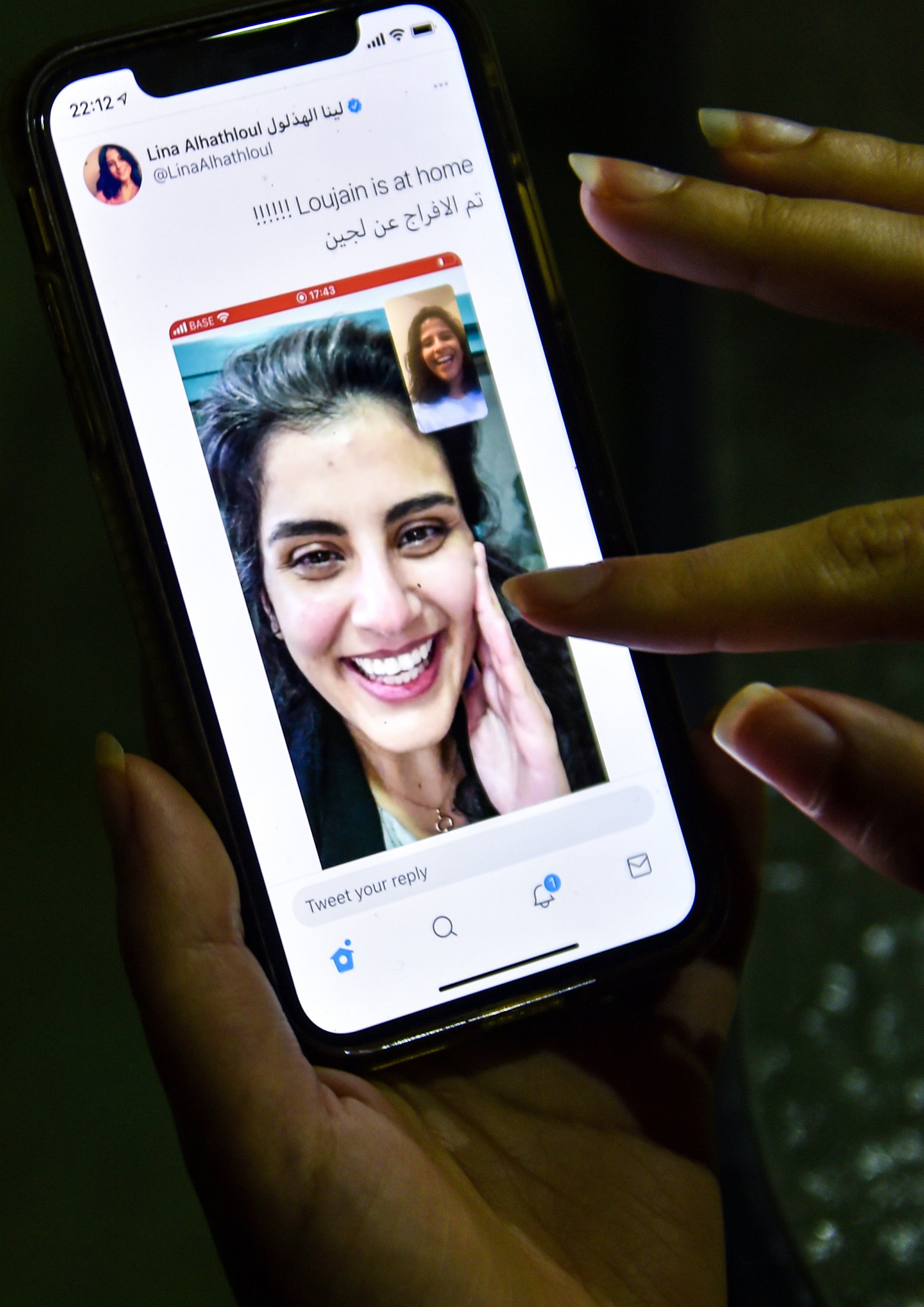 Liberan a Loujain al-Hathloul, activista saudí por derechos de la mujer