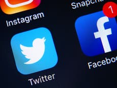 FA solicita a Facebook y Twitter que muestren “decencia humana básica” sobre el abuso en línea