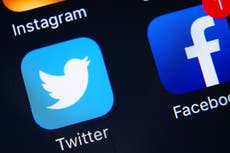 FA solicita a Facebook y Twitter que muestren “decencia humana básica” sobre el abuso en línea